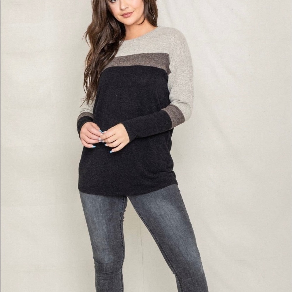 Knot Colorblock Tunic - Picture 4 of 4